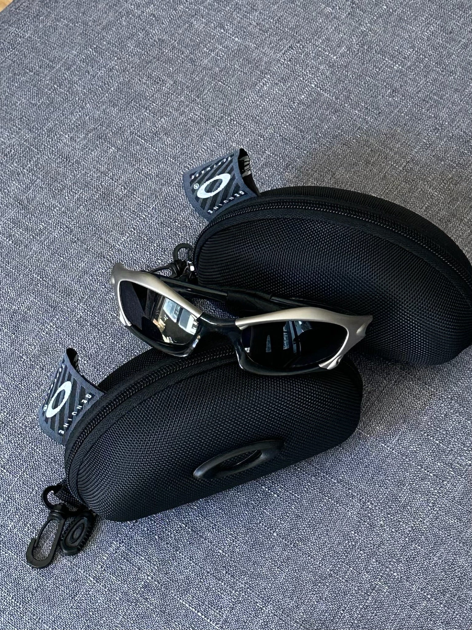 Vintage Oakley Splice Sunglasses: Polished SILVER Frame, Black Lenses - Vintage Collectible