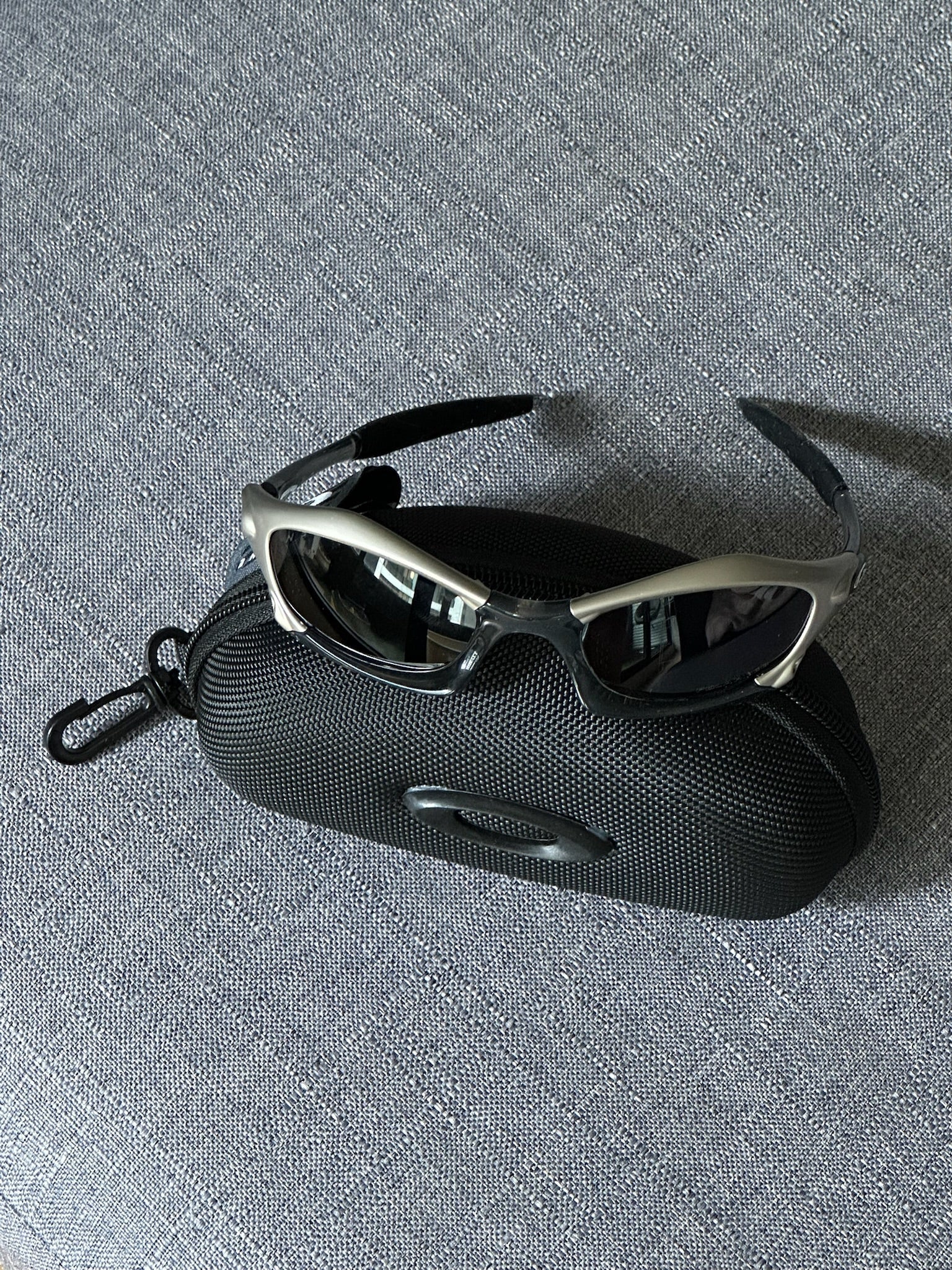 Vintage Oakley Splice Sunglasses: Polished SILVER Frame, Black Lenses - Vintage Collectible